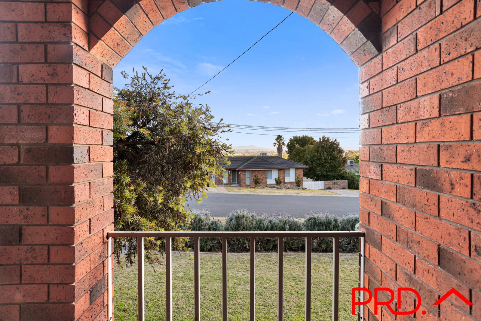 2 Fiona Street TAMWORTH 3