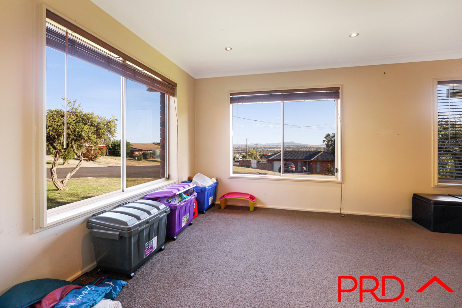 2 Fiona Street TAMWORTH 6