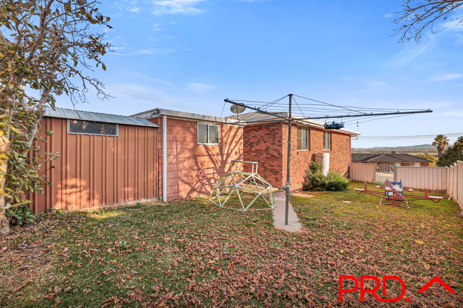 2 Fiona Street TAMWORTH 11