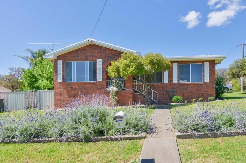 2 Fiona Street TAMWORTH 1