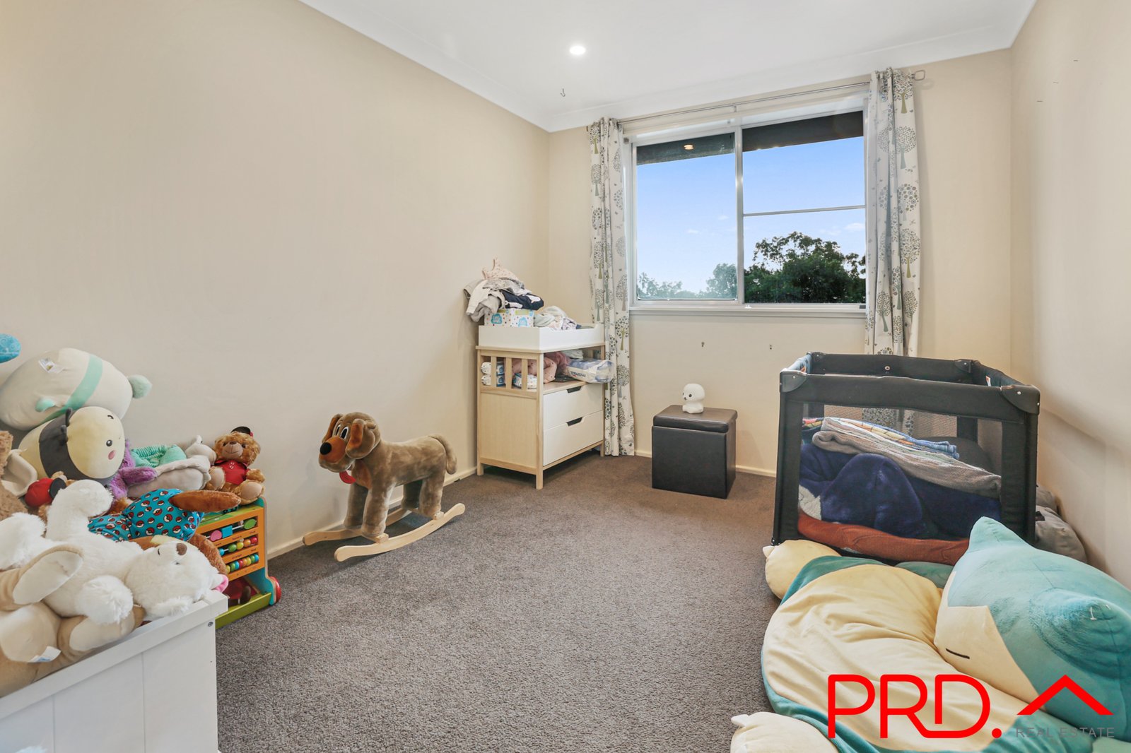 2 Fiona Street TAMWORTH 9