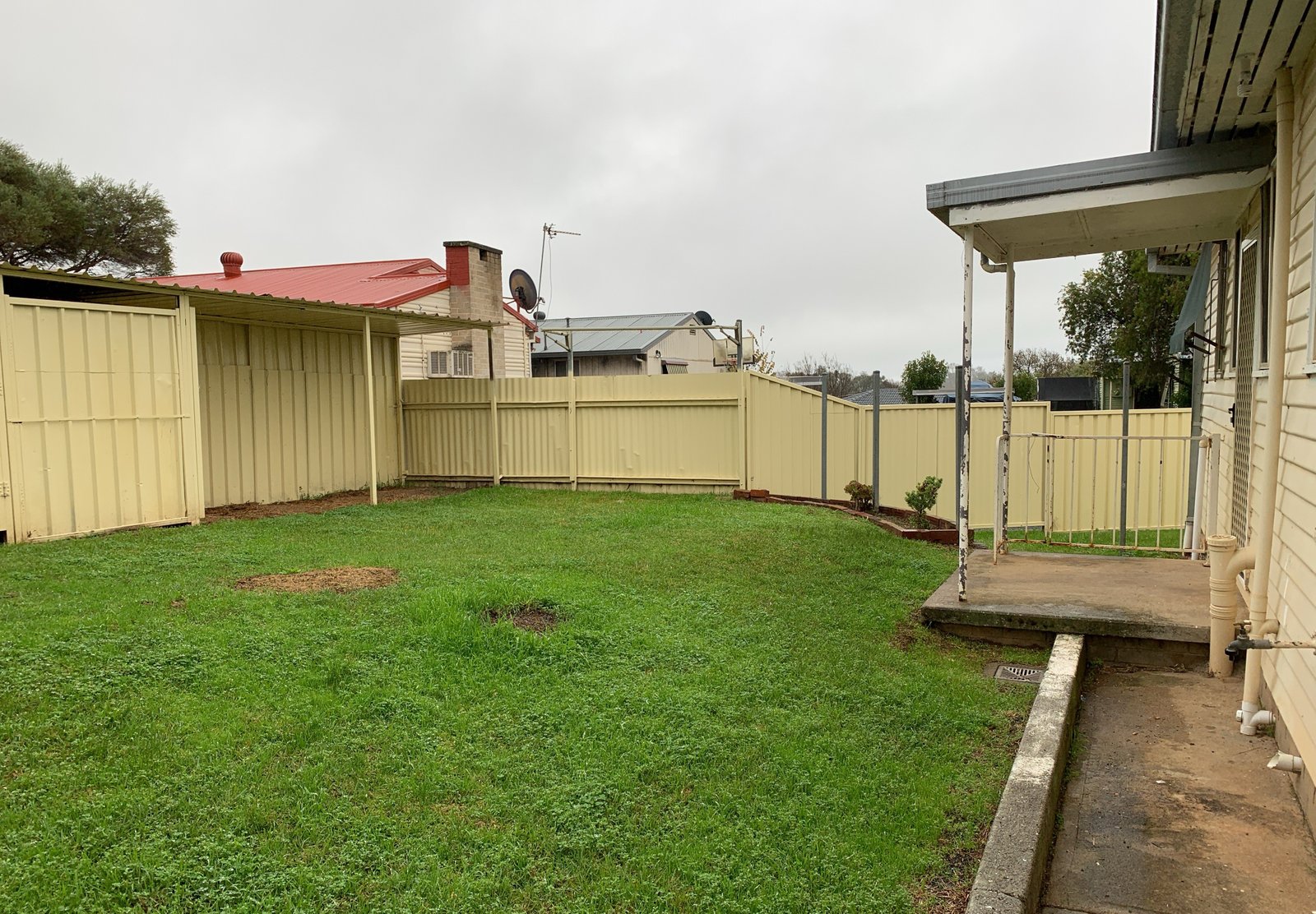 2 Flinders Court TUMUT 8