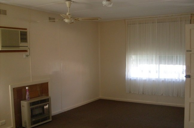 2 Flinders Court TUMUT 3