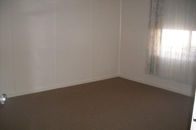 2 Flinders Court TUMUT 4