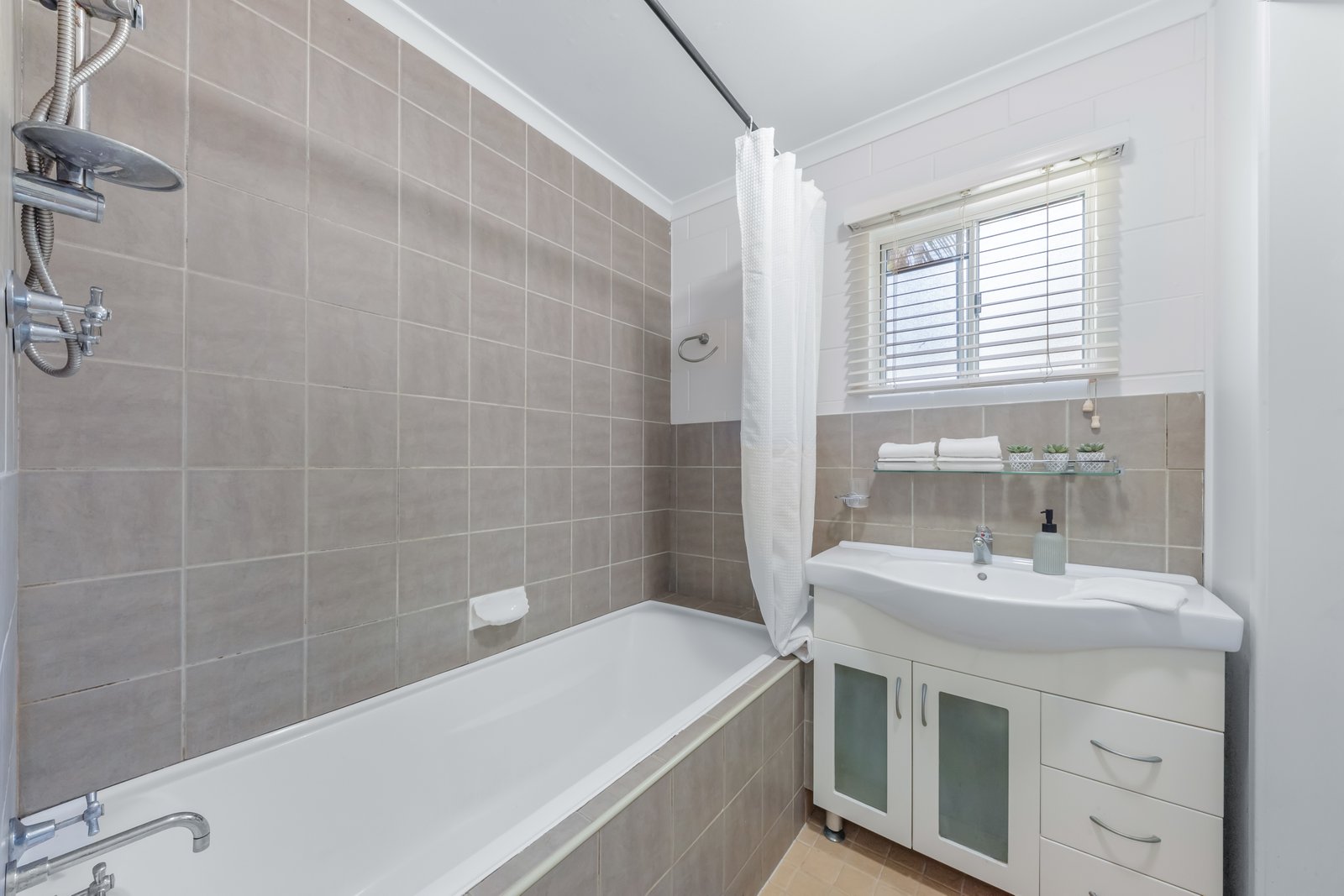 2 Frederick Street DITTMER 12