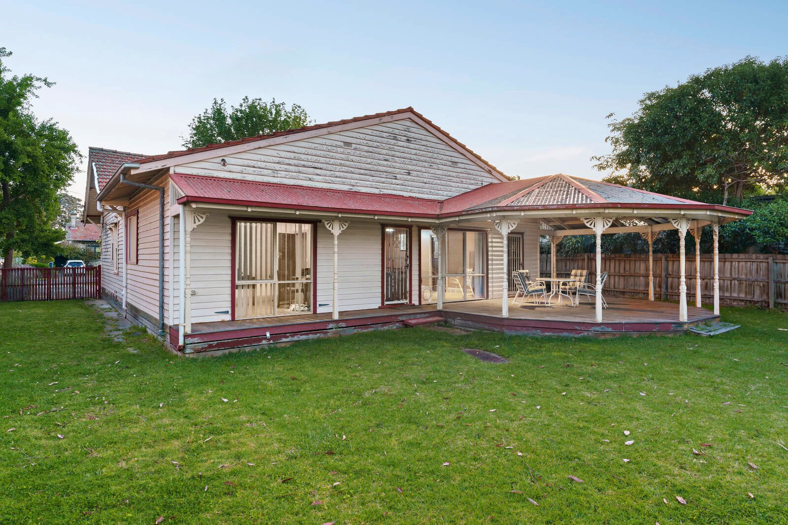 Real Estate and Property in 2 Frogmore Road, Carnegie, VIC