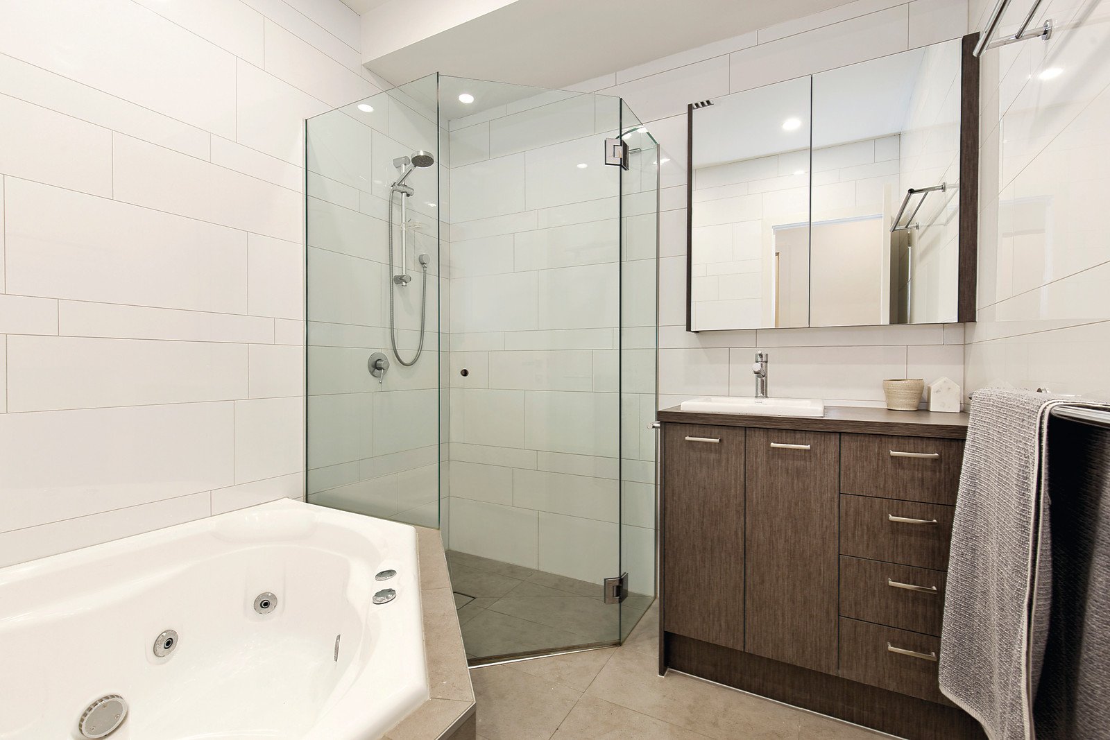 2 Gatehouse Lane, Albert Park, VIC