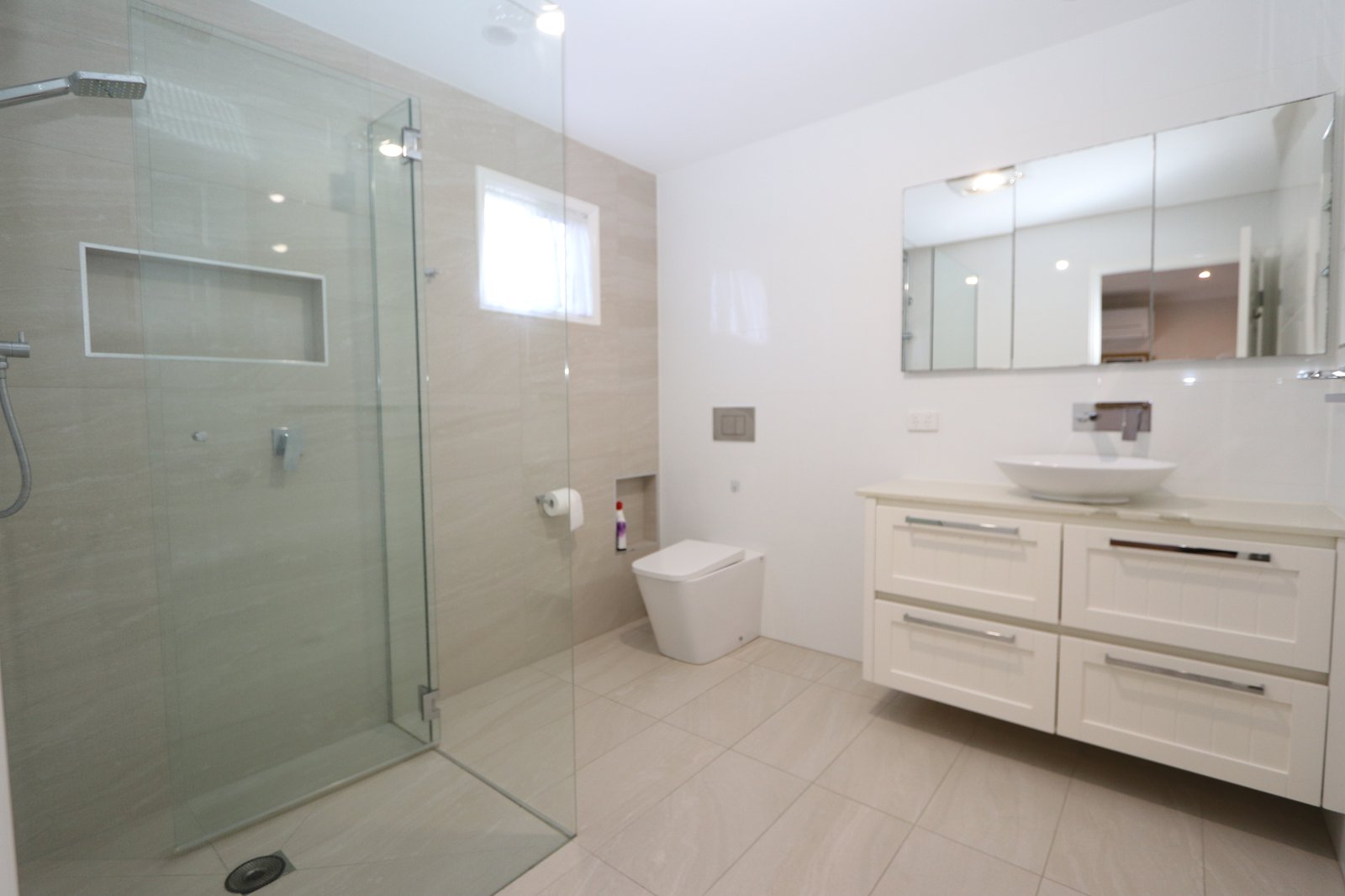 2 Girraween Grove ASHMORE 10