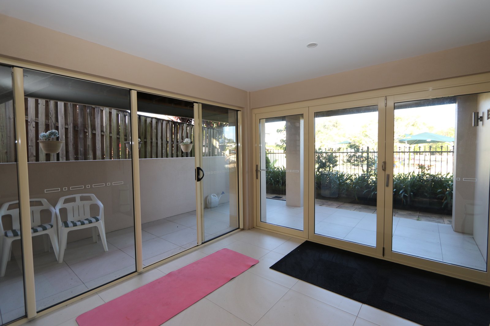 2 Girraween Grove ASHMORE 17