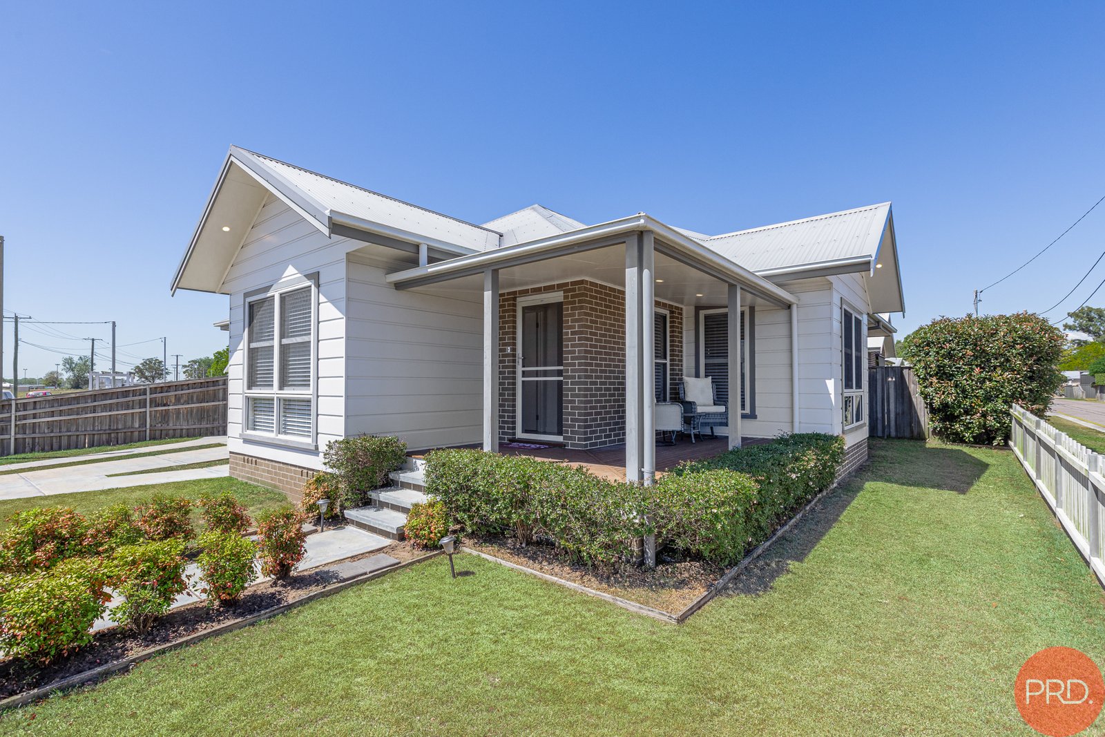 2 Glenarvon Road LORN 16