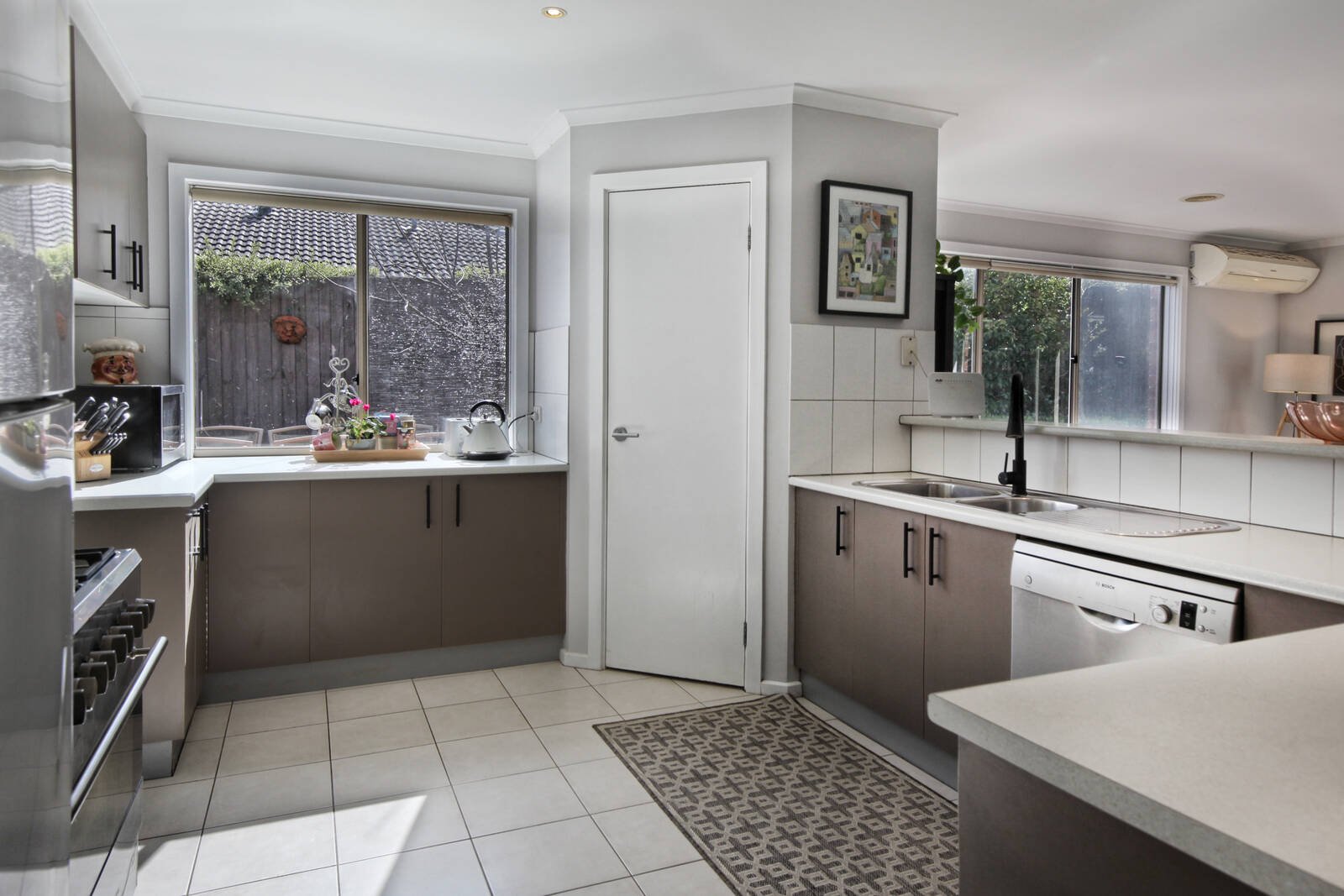 Real Estate and Property in 2 Glenice Court, Woodend, VIC