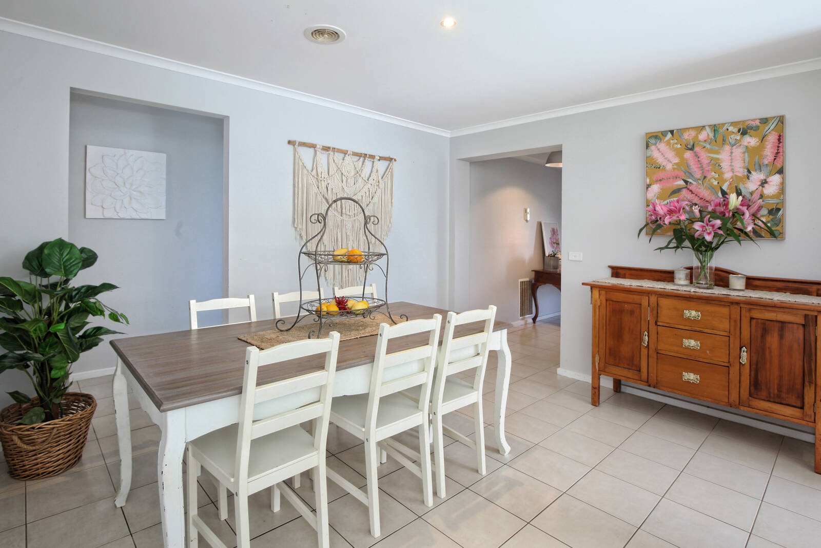 Real Estate and Property in 2 Glenice Court, Woodend, VIC