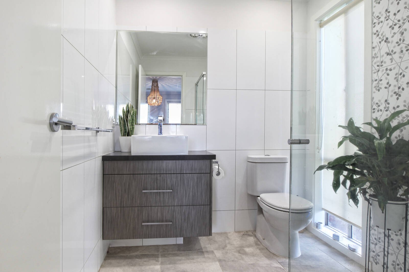 Real Estate and Property in 2 Glenice Court, Woodend, VIC