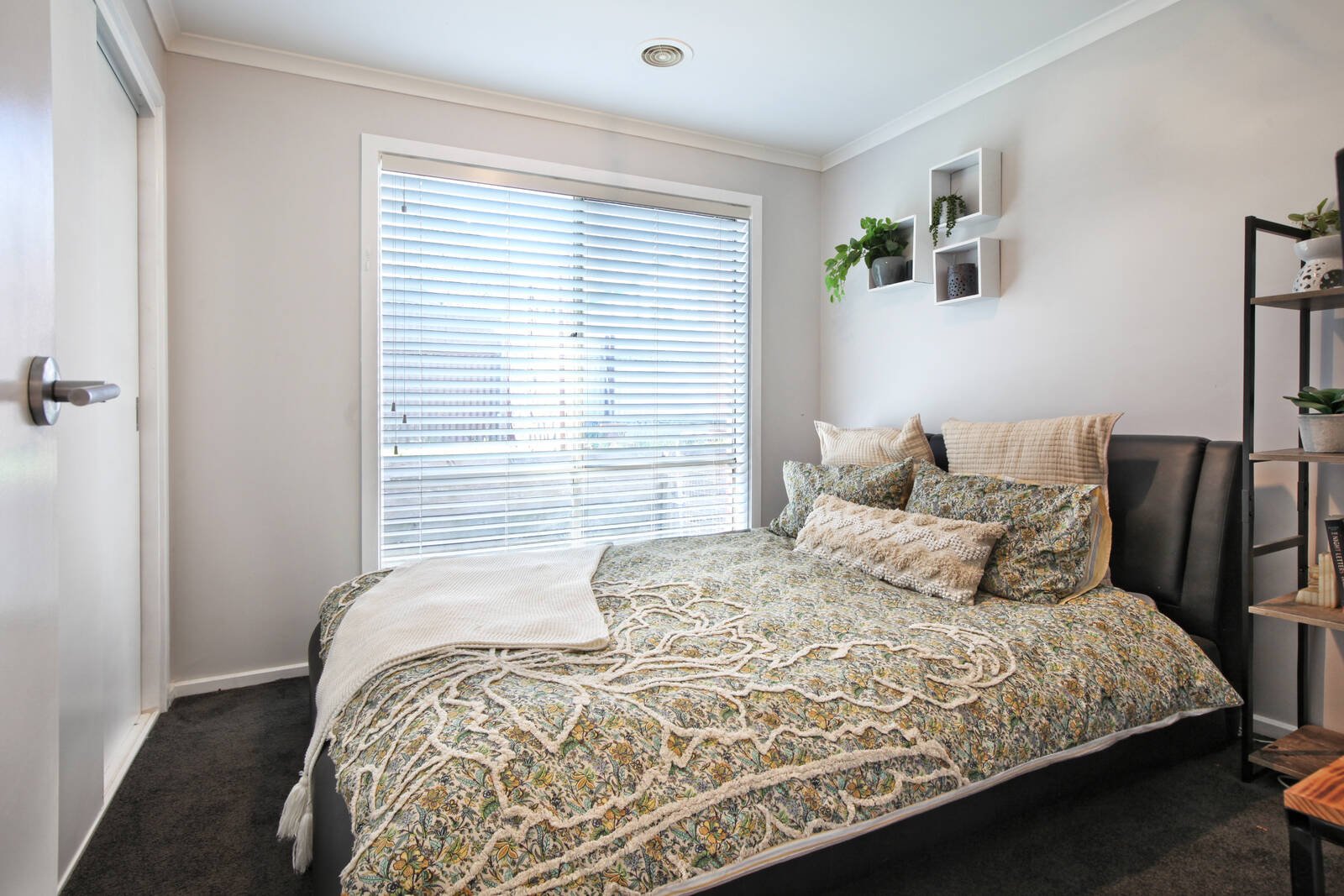 Real Estate and Property in 2 Glenice Court, Woodend, VIC