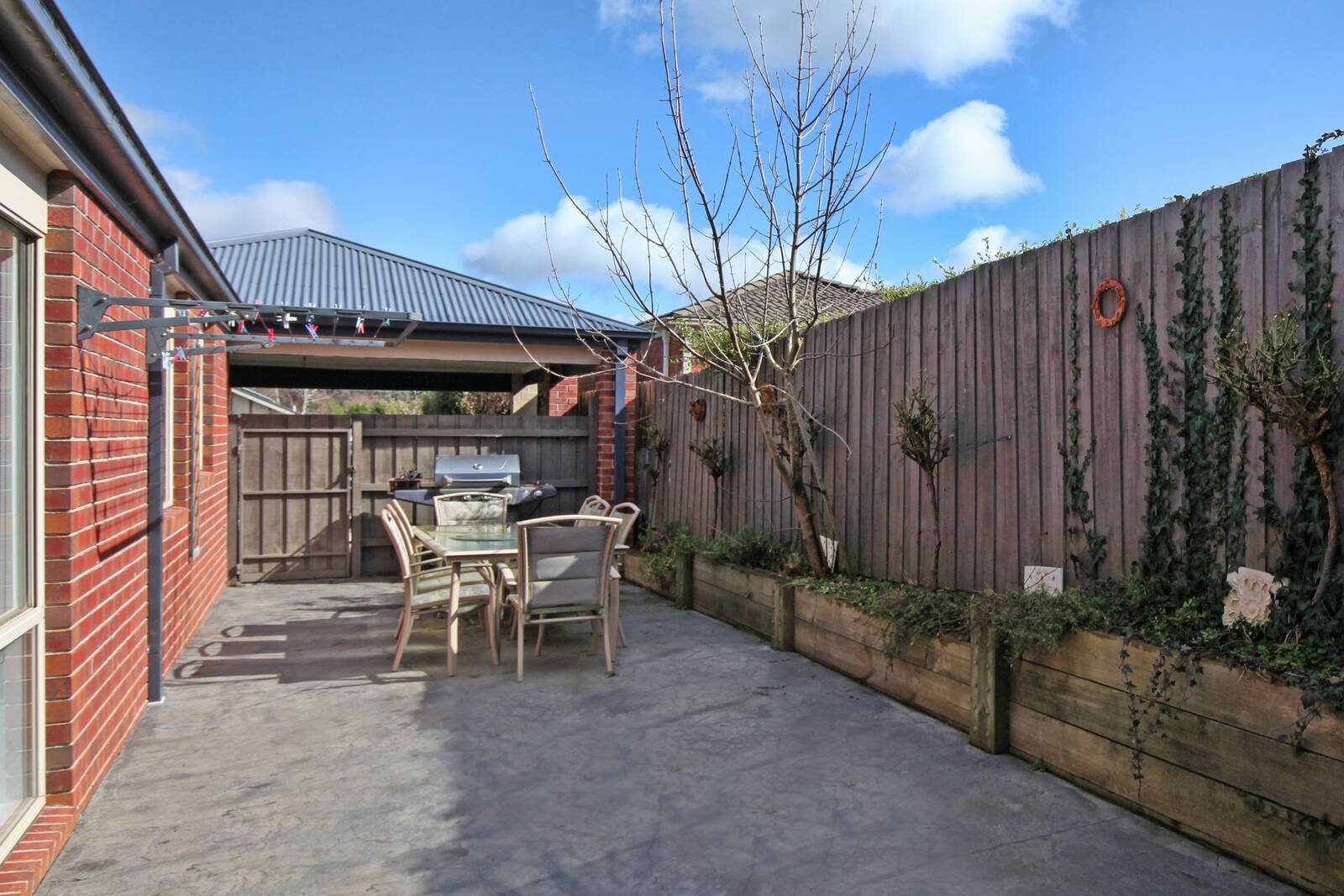 Real Estate and Property in 2 Glenice Court, Woodend, VIC