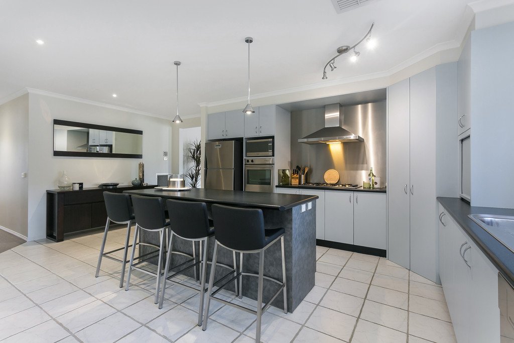 2 Glenshael Court STRATHFIELDSAYE 4