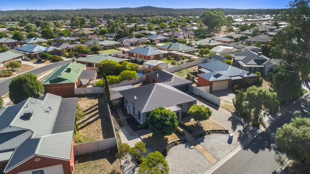 2 Glenshael Court STRATHFIELDSAYE 13