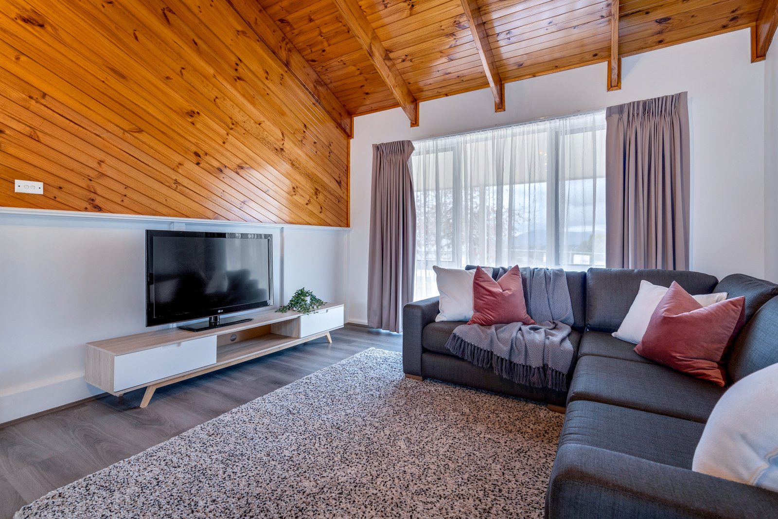 Real Estate and Property in 2 Grange Court, Gisborne, VIC