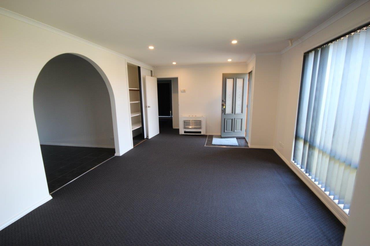 2 Grangefield Court CLARENDON VALE 3