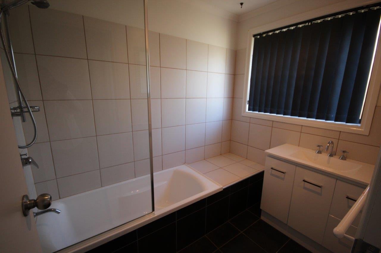 2 Grangefield Court CLARENDON VALE 13