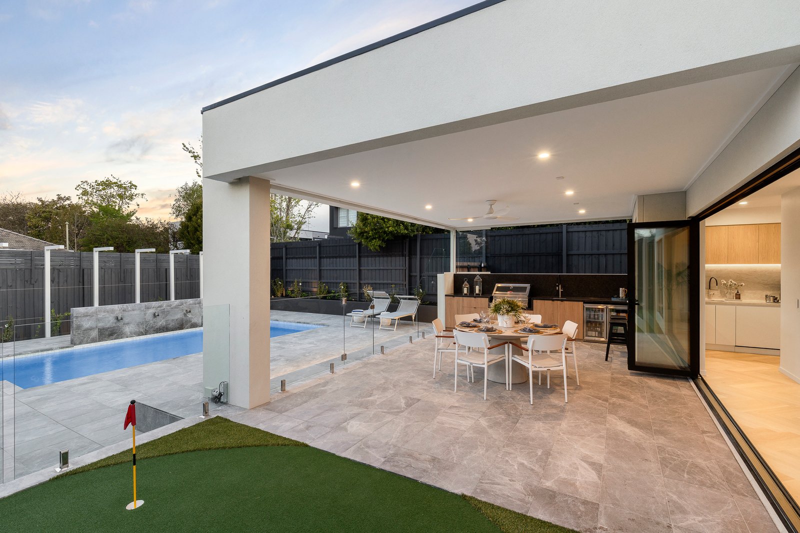 2 Greendale Road, Glen Iris, 3146