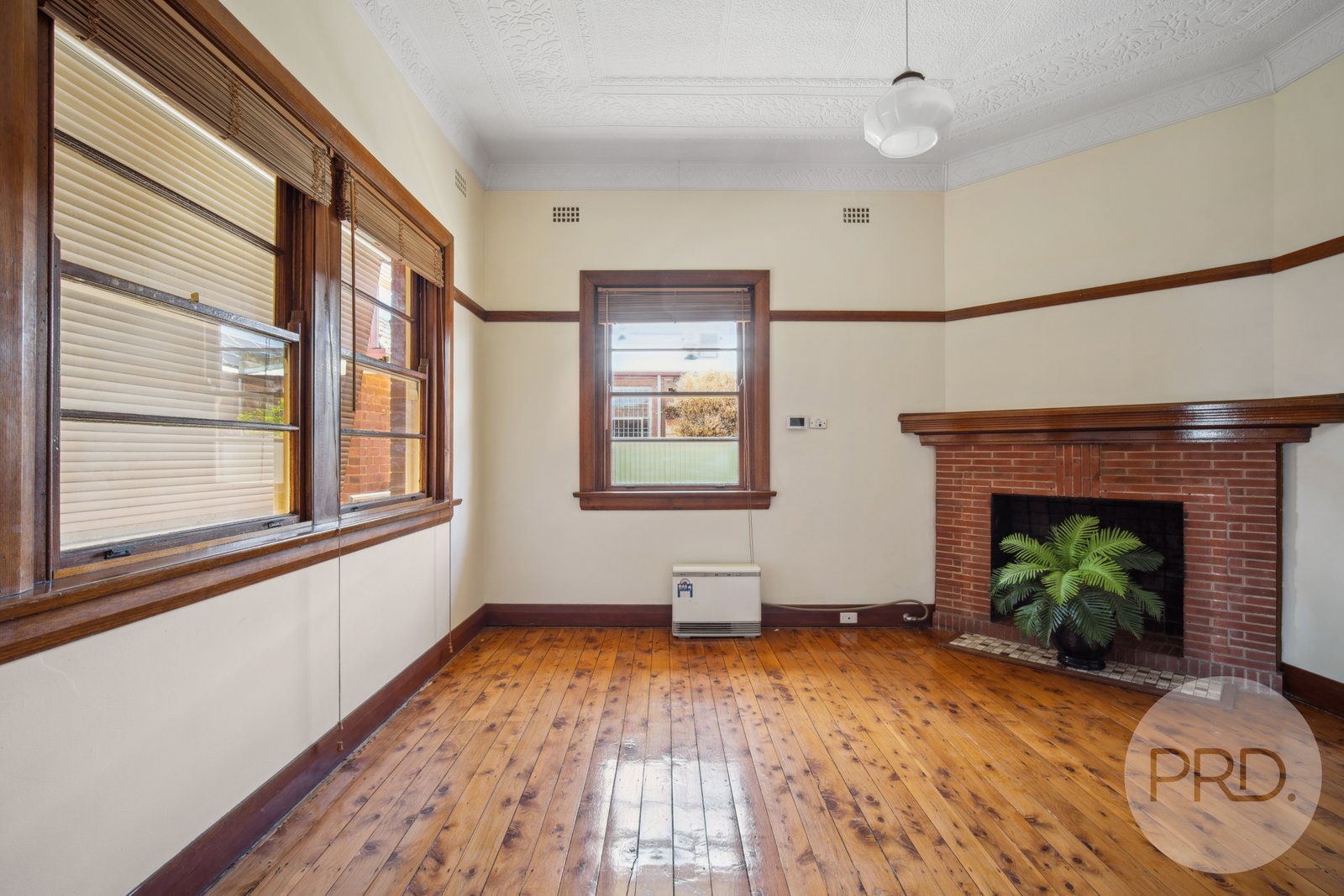 2 Halliday Street LOCKHART 5