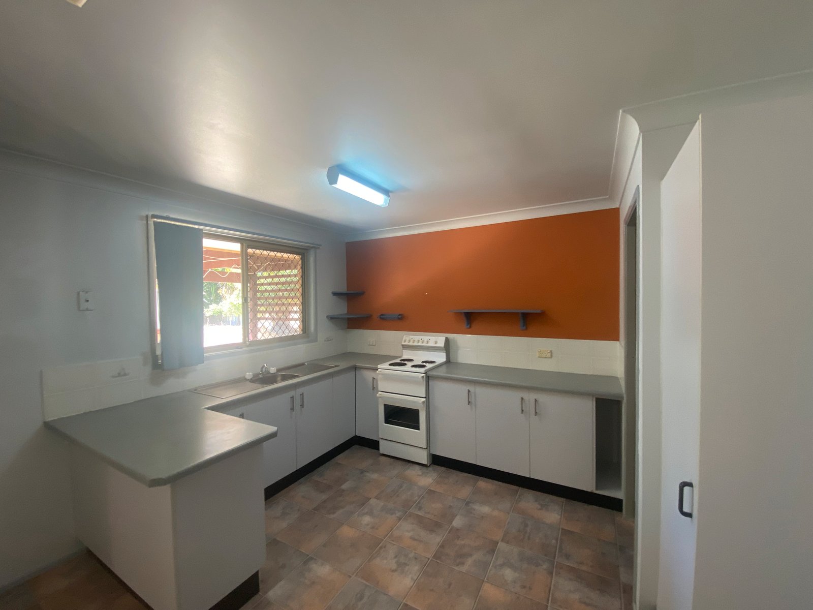 2 Hamilton Court TAMWORTH 2