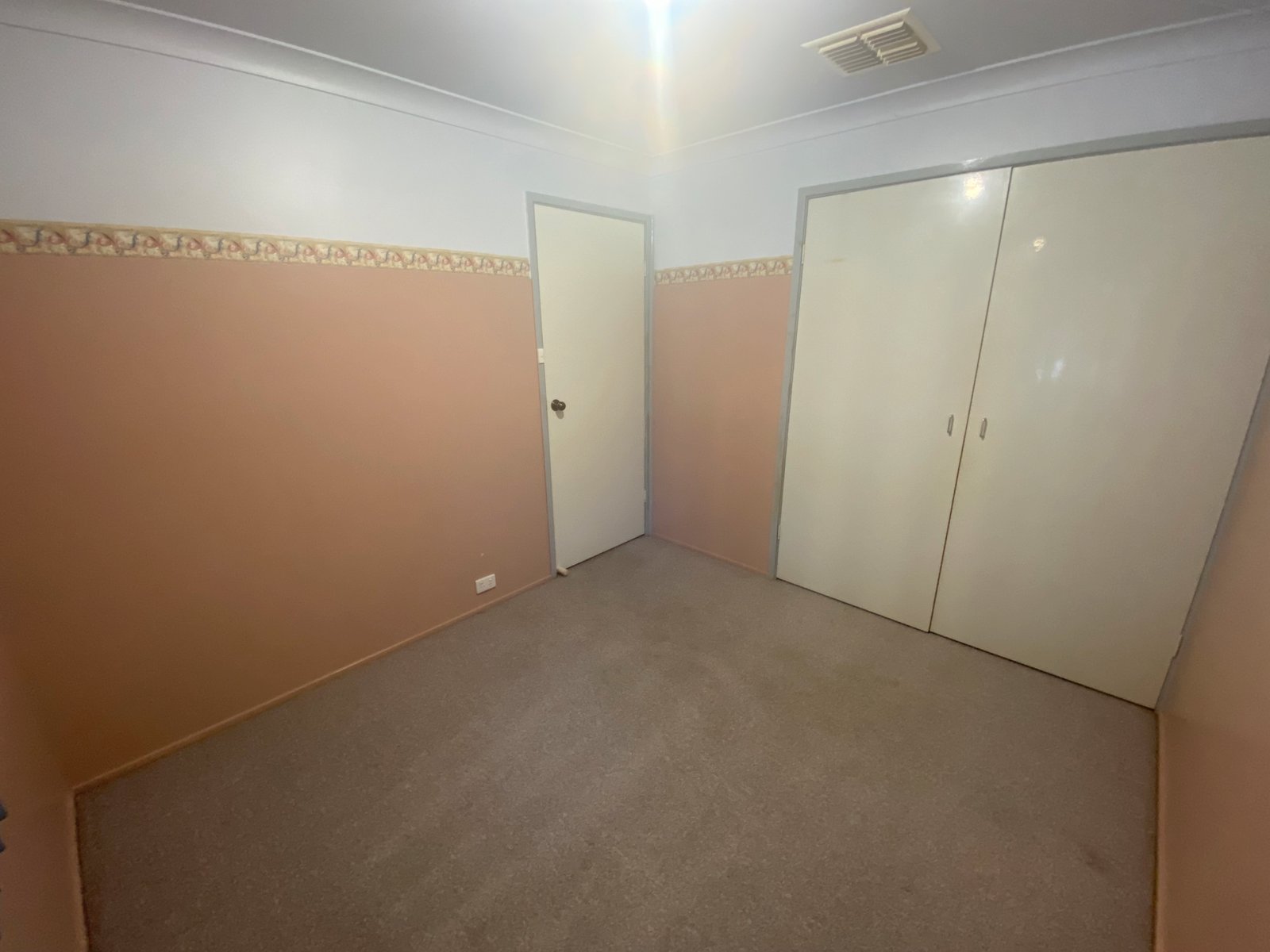 2 Hamilton Court TAMWORTH 5