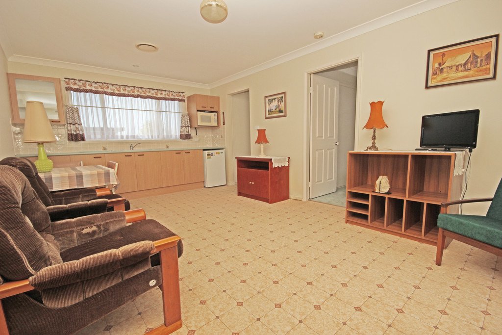 2 Hanley Street LAURIETON 3