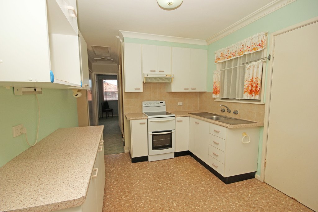 2 Hanley Street LAURIETON 9