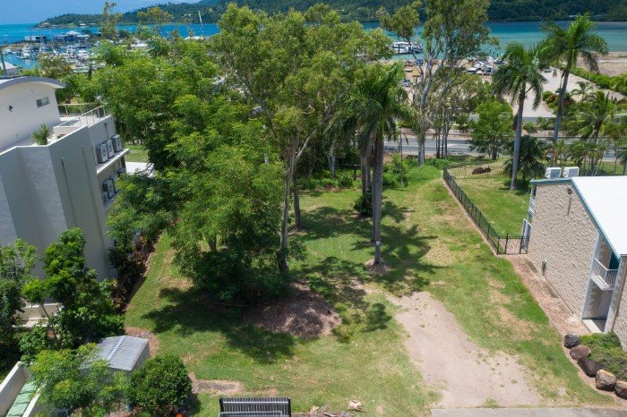 2 Hermitage Drive AIRLIE BEACH 6