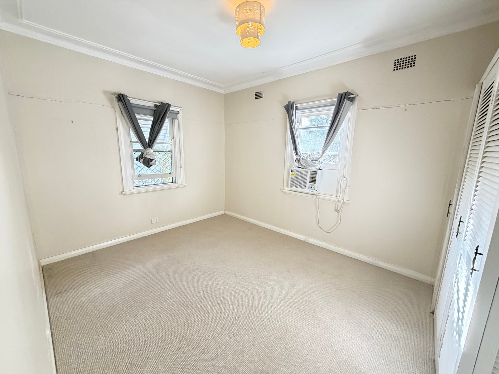 2 Heugh Street TAMWORTH 4
