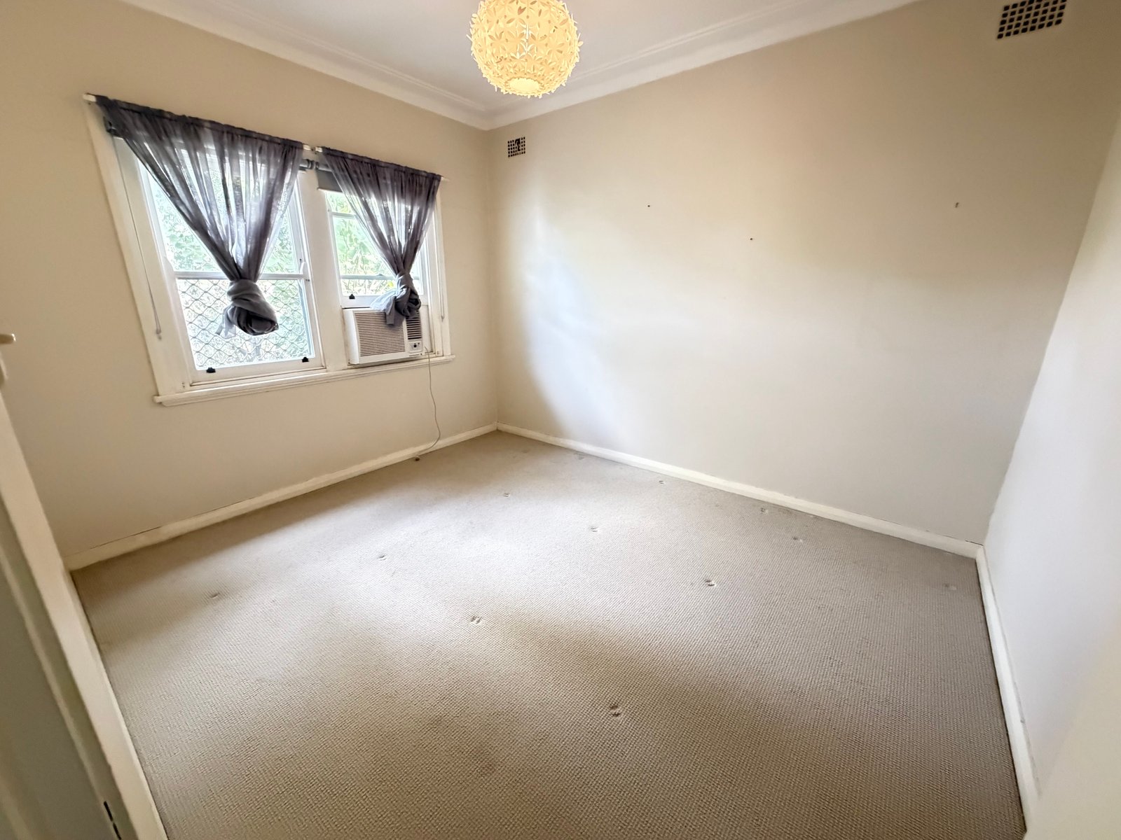 2 Heugh Street TAMWORTH 6