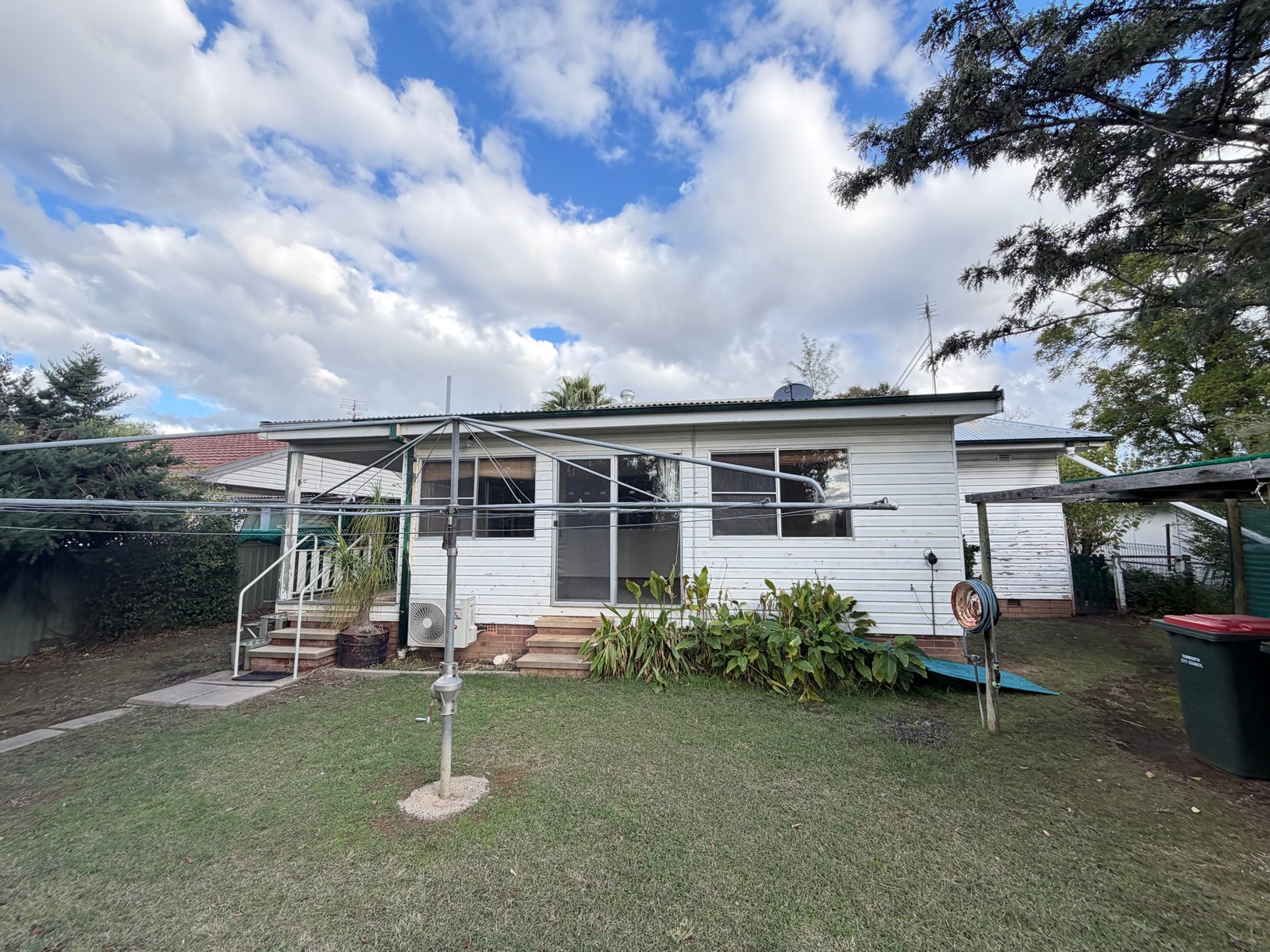 2 Heugh Street TAMWORTH 9
