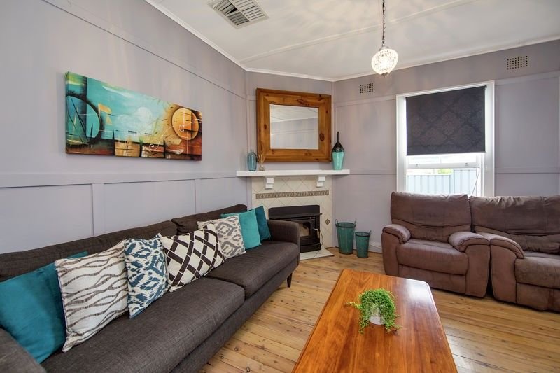 2 High Street TAMWORTH 1