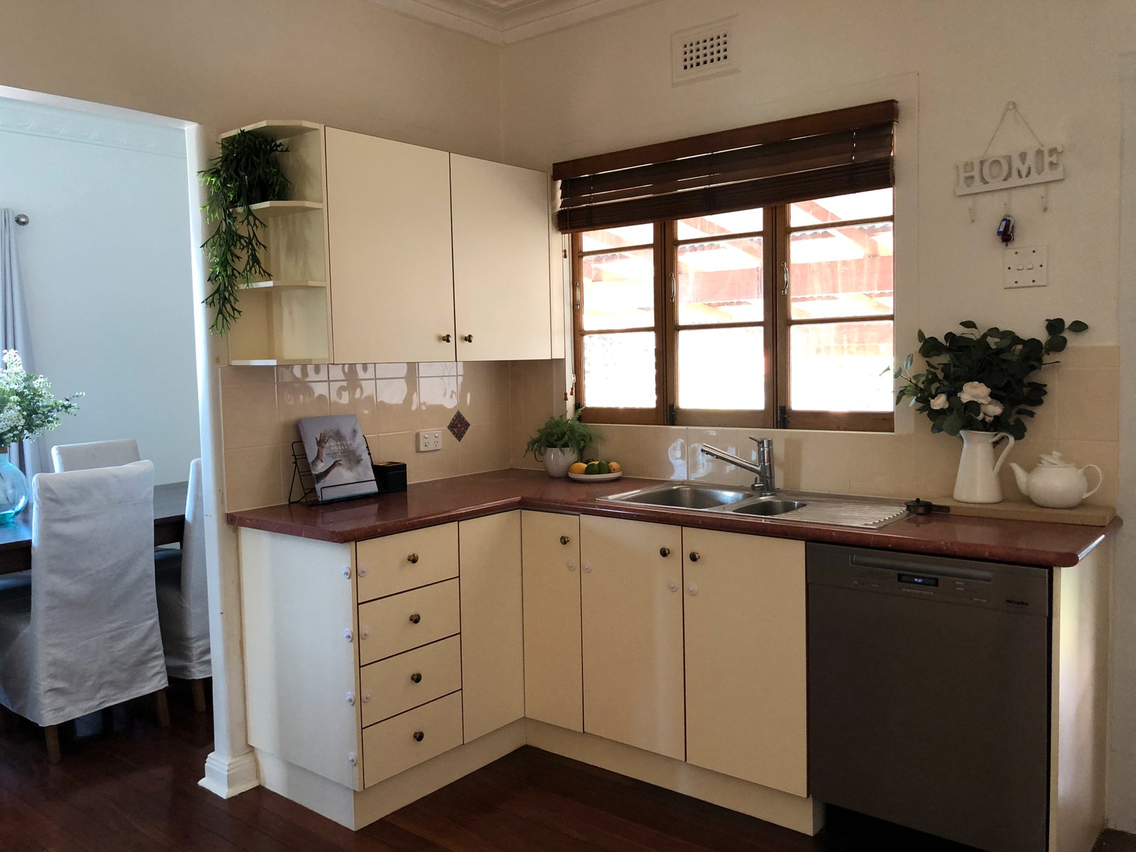 2 Highcrest Ave  WAVELL HEIGHTS 9