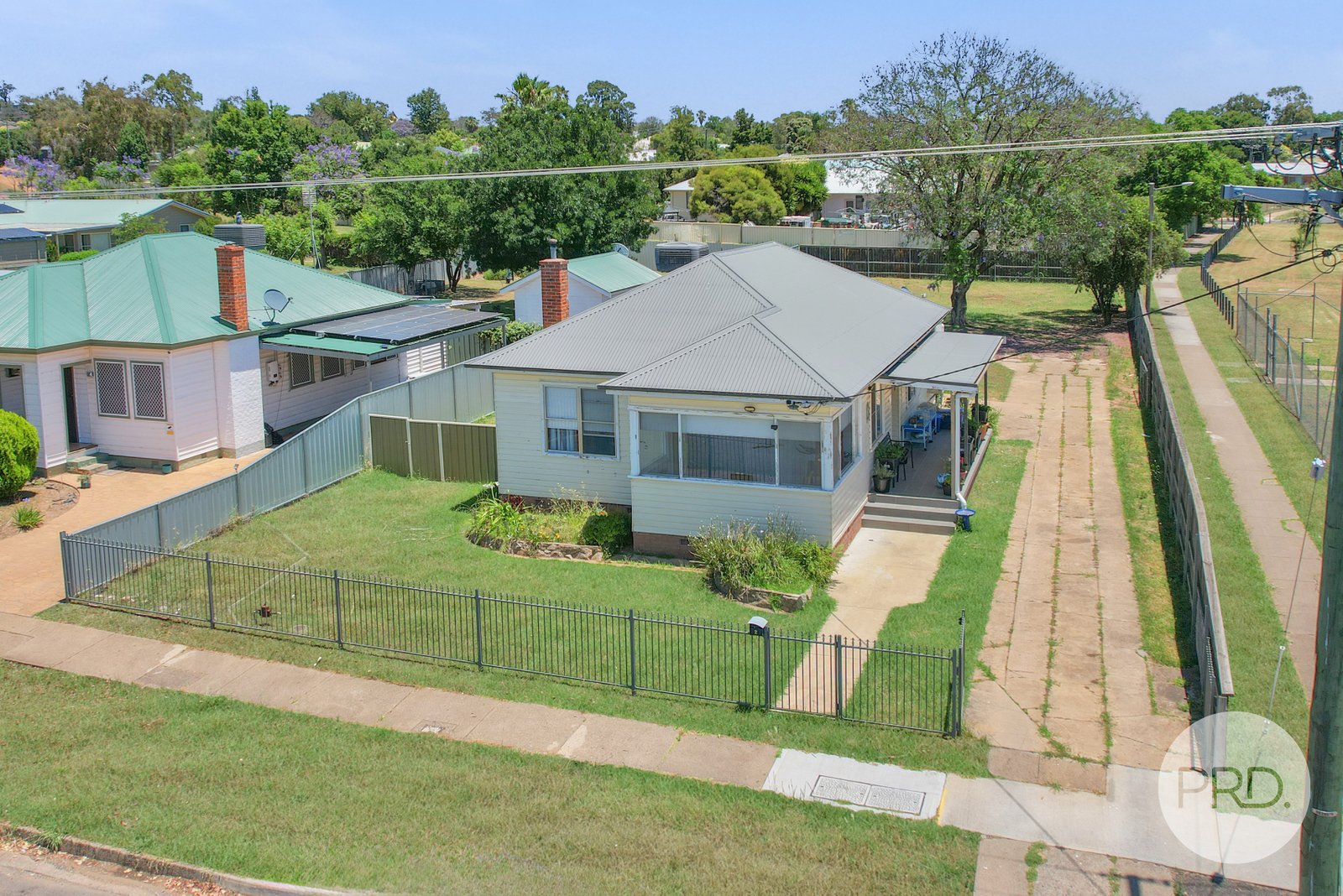 2 Hillvue Road TAMWORTH 1