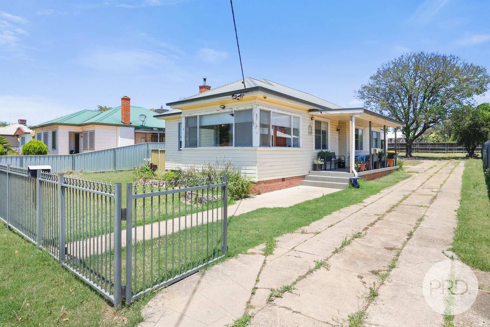 2 Hillvue Road TAMWORTH 3