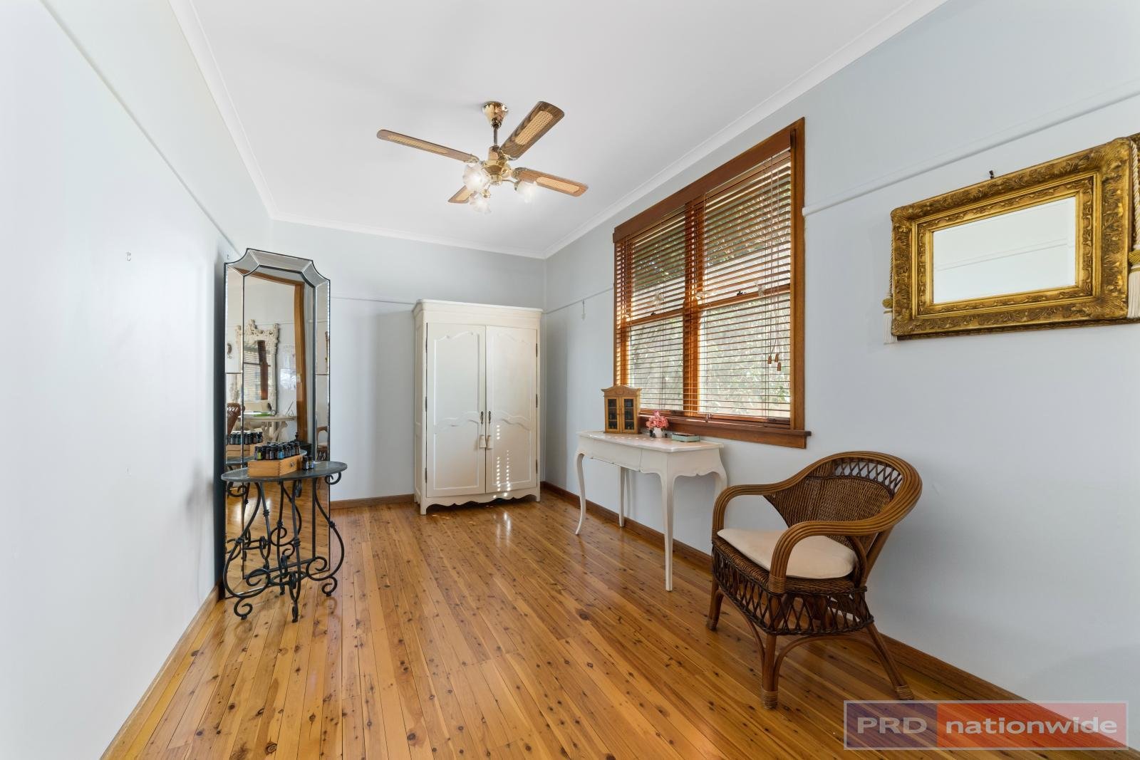 2 Hodgkinson Crescent PANANIA 4