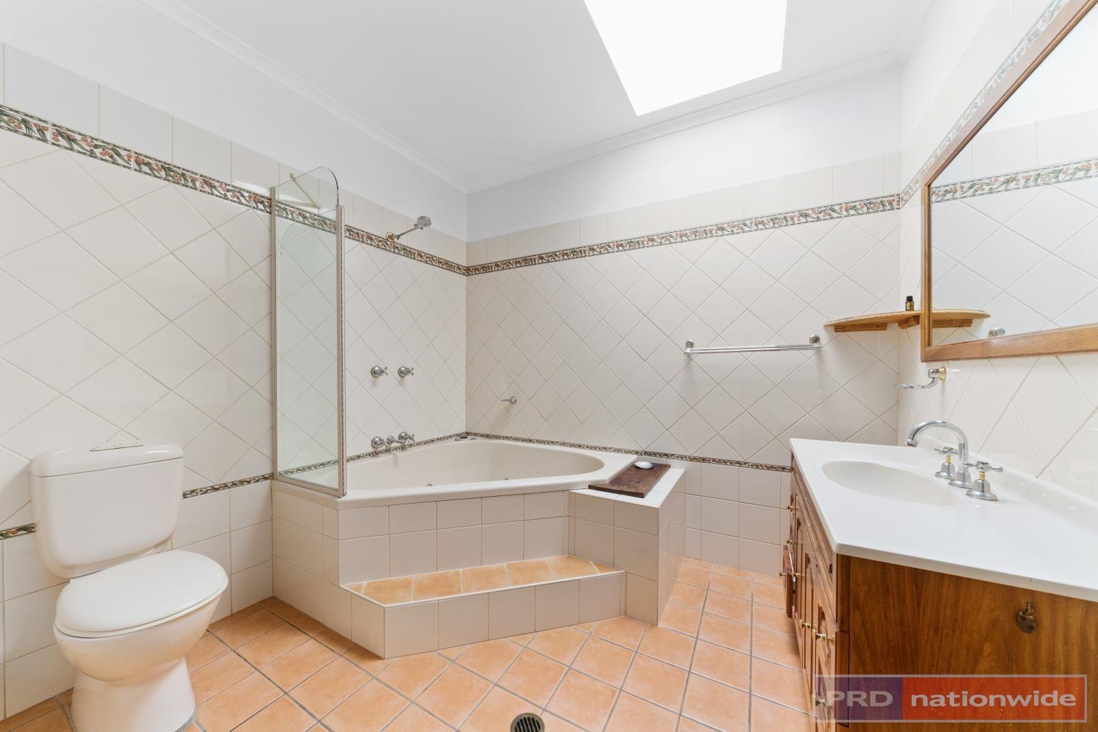 2 Hodgkinson Crescent PANANIA 8