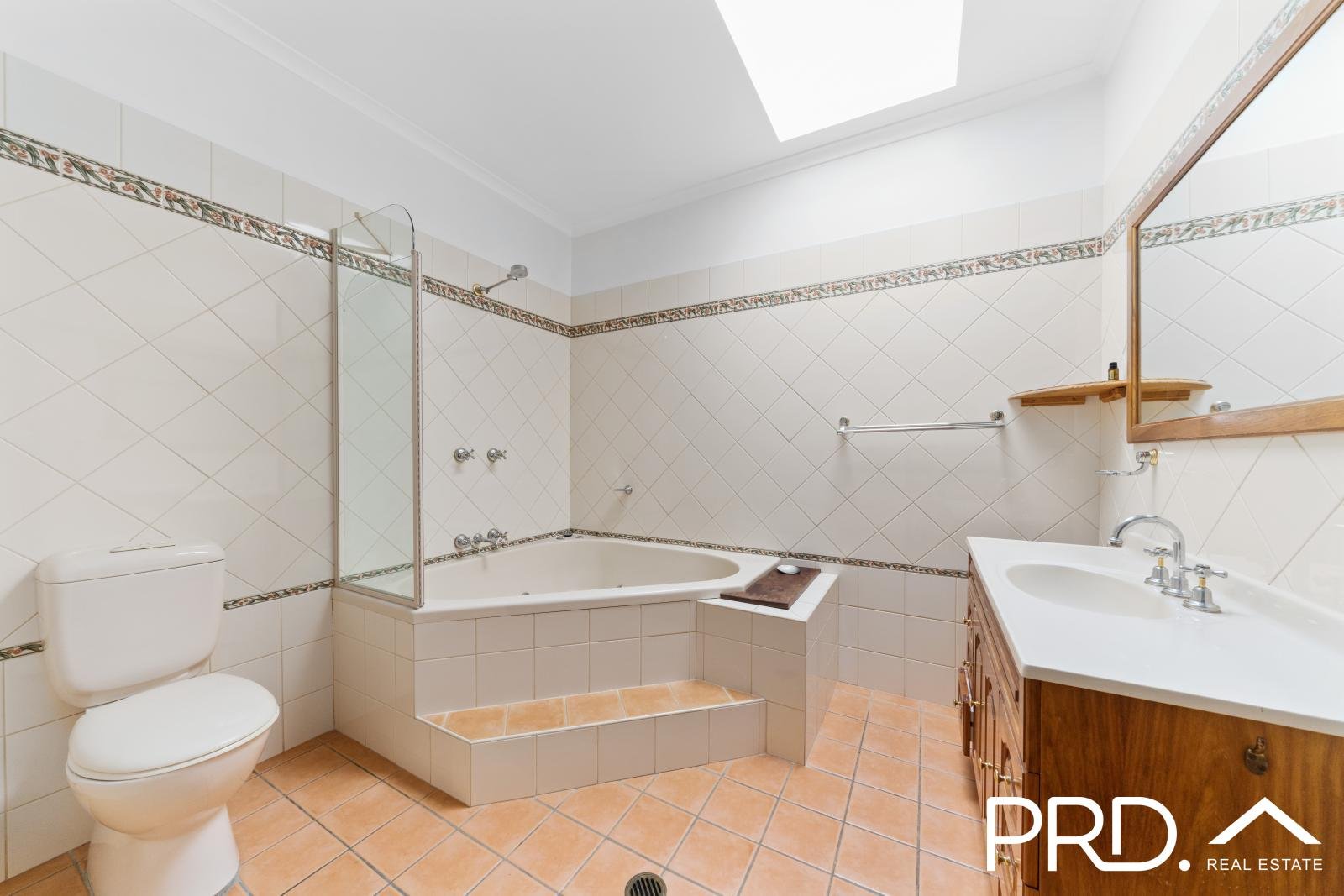 2 Hodgkinson Crescent PANANIA 8