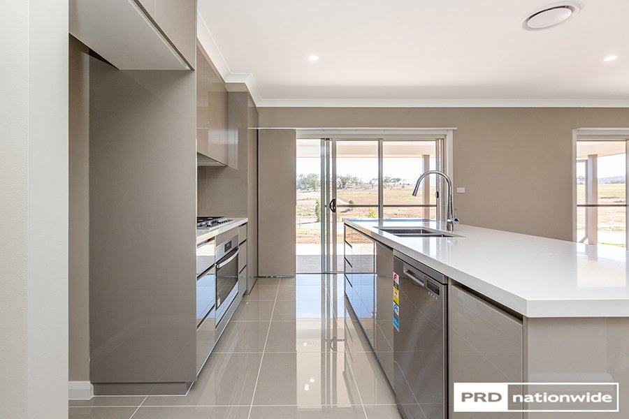 2 Hotson Drive TAMWORTH 7