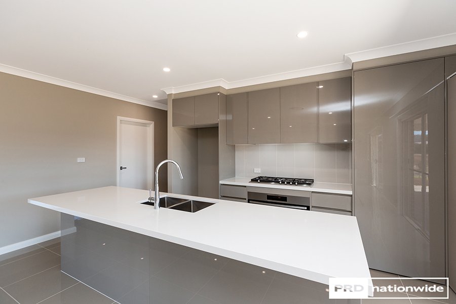 2 Hotson Drive TAMWORTH 8