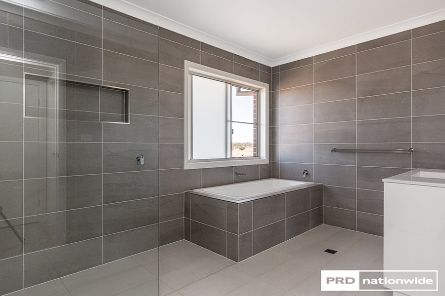 2 Hotson Drive TAMWORTH 16