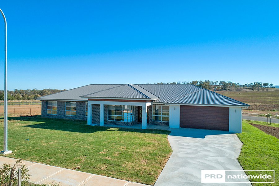 2 Hotson Drive TAMWORTH 19