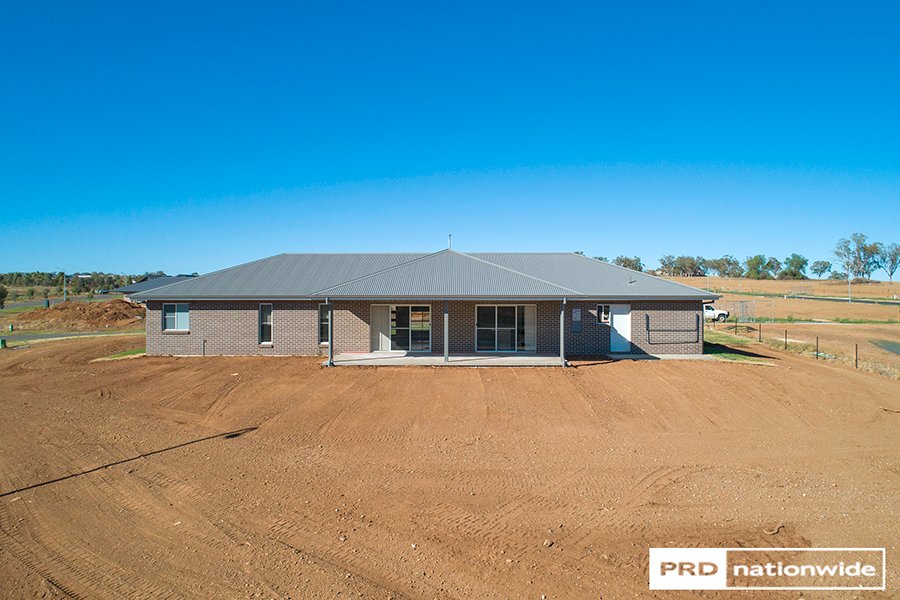 2 Hotson Drive TAMWORTH 21