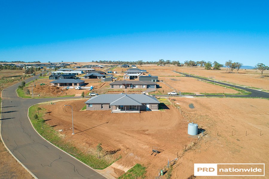 2 Hotson Drive TAMWORTH 23