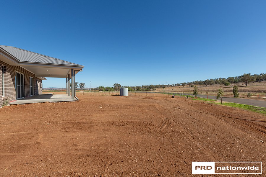 2 Hotson Drive TAMWORTH 26