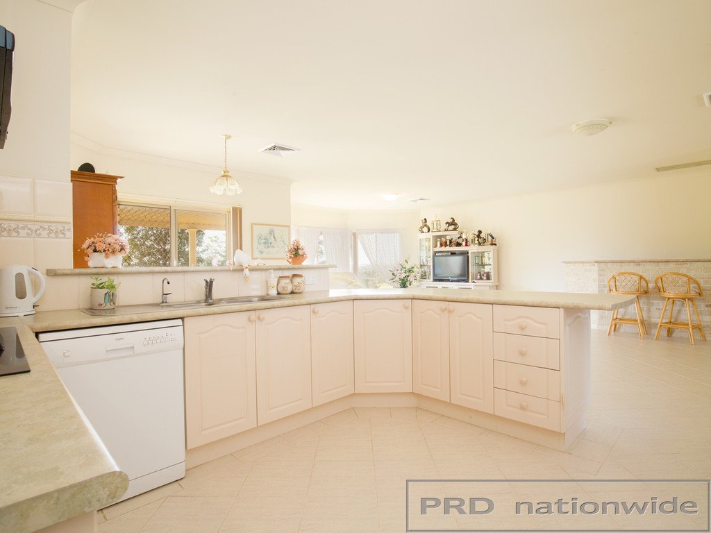 2 Iona Lane WOODVILLE 4