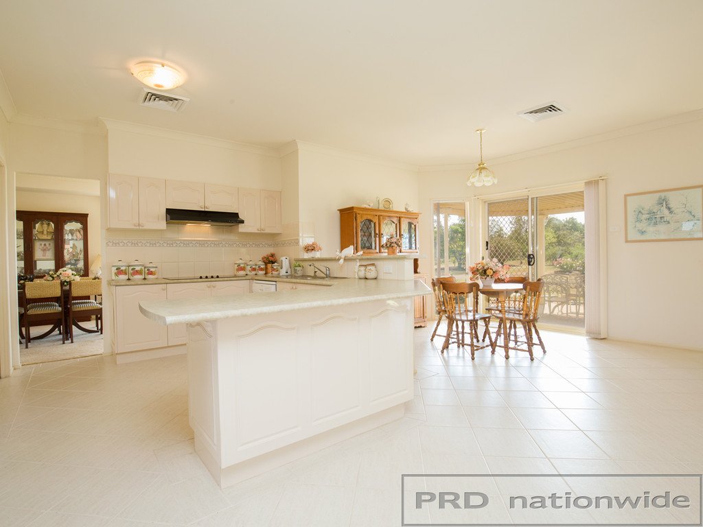 2 Iona Lane WOODVILLE 5